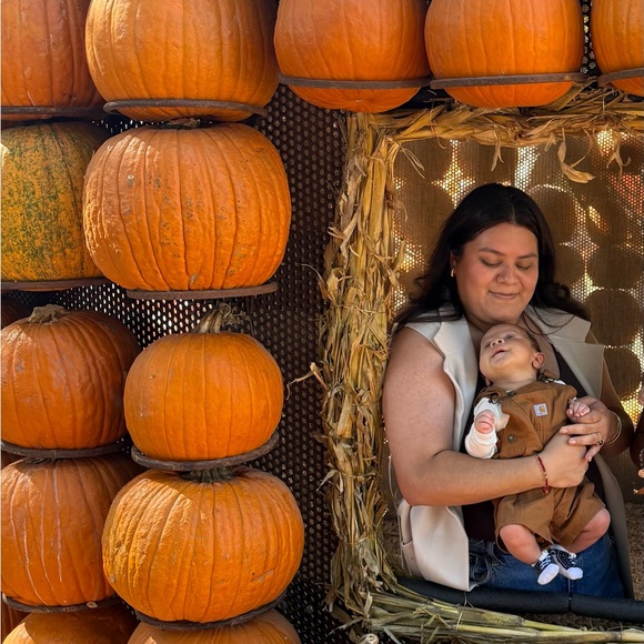 Help this new mom clear out her closet 😊 - Picture 1 of 2